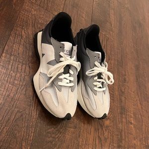 FIGS New Balance 327 unisex ombré grey